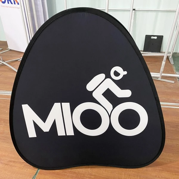 Tại sao Biểu ngữ bật lên hình tam giác lại trở thành công cụ quảng cáo ngoài trời hiệu quả nhất cho các sự kiện và khuyến mãi